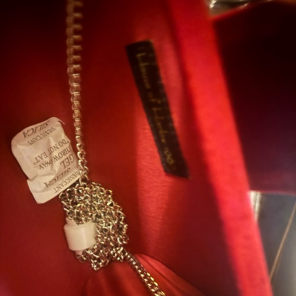House of Harlow Elegant Red Clutch with Crystal Embellishments - Picture 5 of 5